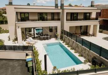Neubau 2025: Doppelhaushälfte mit Pool und Meerblick bei Poreč