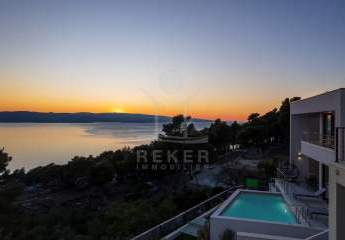 Atemberaubende Villa mit Fitnessraum, unverbaubarem Panorama-Meerblick und beheiztem Privatpool