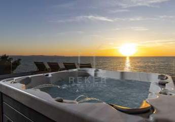 Luxuriöses Penthouse in erster Meeresreihe: 116 m² Dachterrasse mit Whirlpool & Meer-Panorama