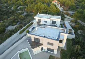 Privater Pool & Ruhe pur: exklusive Neubau-Villa mit mediterranem Lebensgefühl und viel Privatsphäre