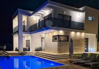 Hochmoderne Villa mit Swimmingpool, Garten & Meerblick in Vodice
