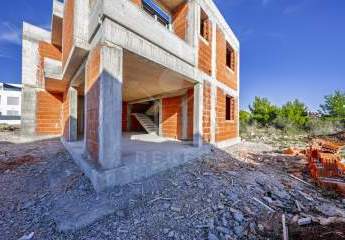 Genießen Sie das mediterrane Lebensgefühl: Maisonette in Vodice mit ganzjährigem Urlaubsflair