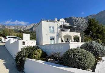 Leben über den Wellen der Adria: Traumhafte Luxusvilla in Podgora