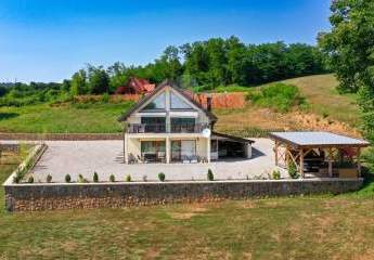 Ihre private Wellnessvilla mit Sauna, Whirlpool und Balkon in ruhiger Naturlage