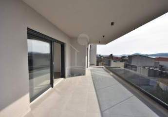 Erstbezug einer luxuriösen Neubauwohnung im 2. Stock in Tribunj