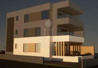 Komfortable EG-Wohnung in Vodice mit Garten, überdachter Terrasse & Meerblick