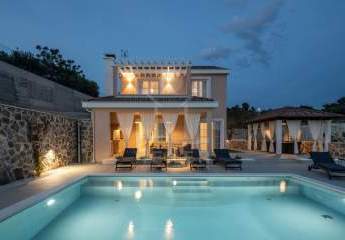 Moderne Villa mit beheiztem Pool & Meerblick in Rogoznica