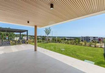 Garten, Meerblick & Design: Exklusive Erdgeschosswohnung in Novigrad, sofort bezugsfertig