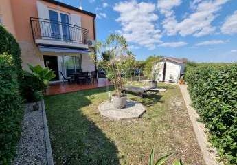 Reihenhaus mit 3 Schlafzimmern & Garten unweit von  Poreč