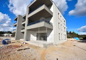 Raum, Licht & Gartenfreude – stylische 4-Zimmer-Wohnung bei Vodice