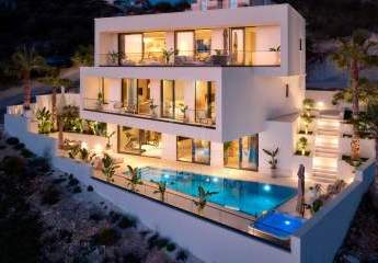 Luxusvilla in Trogir mit garantiertem Meerblick und 31 m² beheiztem Pool