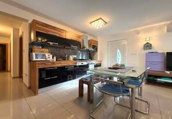 Sofort nutzbare Gartenwohnung in Malinska mit Terrasse und Parkplatz