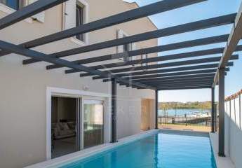 Luxusvilla in erster Reihe zum Meer mit Pool, Sauna & Panorama-Dachterrasse