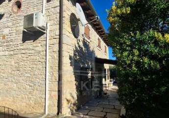 Istrischer Charme & Ruhe pur: Renovierte Steinvilla mit Pool auf 1.250 m² Grundstück