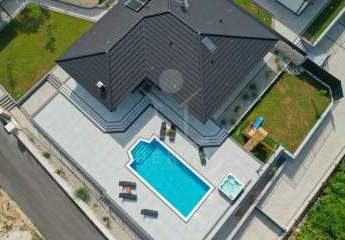 Beheizter Pool & Wellnessbereich: traumhafte 4-Sterne-Villa in der Nähe von Makarska
