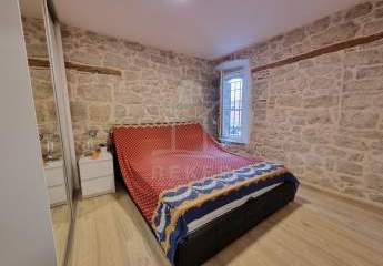 Altstadtflair und kurze Wege: 44 m² Wohnung im renovierten Steinhaus nur 290 m vom Meer entfernt