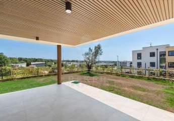 Modernes Design und Geräumigkeit: Exklusive Neubauwohnung im Erdgeschoss mit Garten in Novigrad