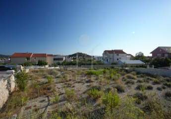 600 Meter bis zur Küste: 400 m² Grundstück für Ihr Bauprojekt in Tribunj