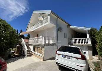 Mehrfamilienhaus mit 2 Wohneinheiten in Gornji Karin für Ihre Investition