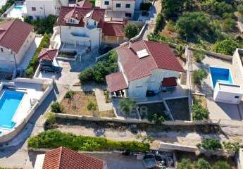 Meer-Pool-Outdoorküche: Villa in Tribunj mit 170 m² in ruhiger Umgebung