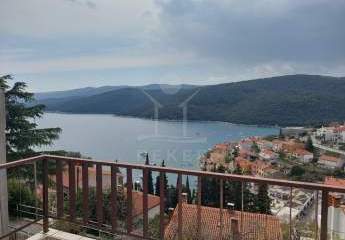 Genießen Sie jeden Tag den Blick auf das türkisblaue Meer: Doppelhaushälfte mit 2 Einheiten in Rabac