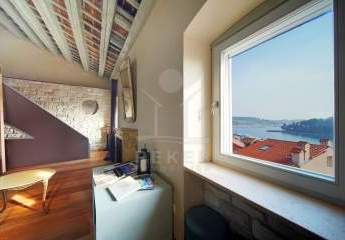 Für Liebhaber der Altstadt: Designerwohnung mit Meerblick & offener Galerie mitten in Rovinj