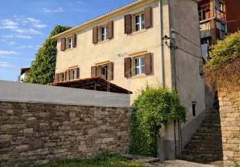 Für Altstadtromantiker: Möbliertes Steinhaus in Motovun mit Garten, Whirlpool & Panoramablick