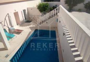 Wohnen zwischen Wald und Meer: ruhige Lage, Pool und Terrassen auf der Insel Čiovo