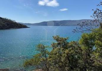 Natur pur auf Krk: 3.700 m² in erster Meereslinie mit direktem Zugang und voller Privatsphäre