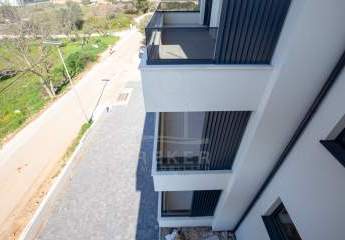 Brandneu! Wohnung im Obergeschoss mit Südwestbalkon und Meerblick