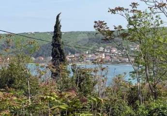 Baugrundstück auf Krk mit Meerblick und nur 400 m bis zum Strand