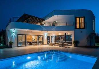 5-Sterne Luxusvilla im Florida-Stil in idyllischer Lage mit Privatsphäre und starker Rendite