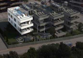 Zweistöckiges Penthouse mit 79 m² Dachterrasse, Panorama-Meerblick und Garage