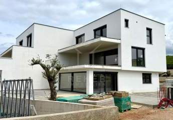 Bezugsfertig auf Krk: Maisonette mit Meerblick, Garten und 2 Terrassen