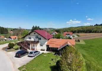 Bereits touristisch genutzt: Familienhaus nahe Plitvicer Seen mit drei Wohneinheiten