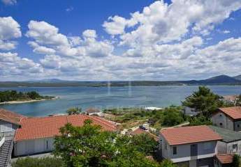 Seltene Chance in Dalmatien: Panorama-Haus mit 224 m² Gesamtfläche in zwischen Vodice und Šibenik: