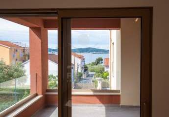 Exklusive Küstenimmobilie: Luxus-Neubau mit Meerblick und nur 300 m bis zum Strand