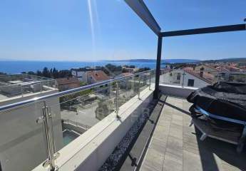 Zwischen Wald und Meer: Penthouse mit Pergola und Sommerküche auf Krk