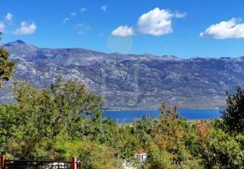 Wer das Besondere sucht: Baugrundstück mit Panoramablick auf Meer und Velebit nahe Vinjerac