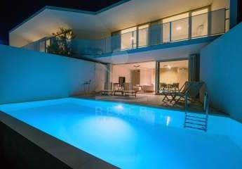 Meerblick, Pool und Altstadtflair: Duplex-Wohnung für entspannte Tage in Krk