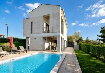 5-Sterne-Villa mit offenem Meerblick & 2.010 m² Gartenparadies