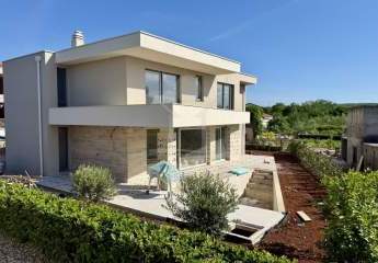Zwischen Waldidylle und Küstennähe: Neue Luxusvilla mit Pool auf der Insel Krk