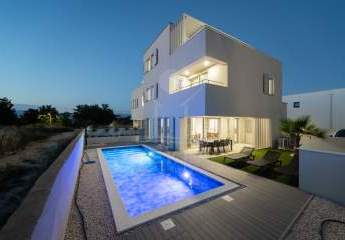 Mediterraner Luxus zwischen Pool, Meerblick und Strandnähe in Privlaka genießen