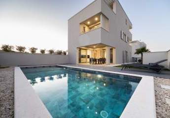 250 m² Wohnfläche, privater Pool und traumhafter Meerblick in moderner Neubauvilla