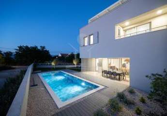 Bezugsfertige Luxushaus mit Pool und Meerblick nur wenige Minuten vom Strand entfernt