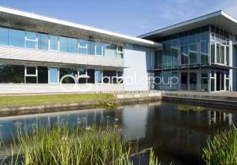 Provisionsfrei: Gewerbeimmobilie mit Aufzug und 88 Stellplätzen