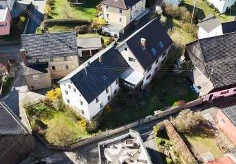 Raumwunder mit Potenzial: Großzügiges Mehrfamilienhaus auf idyllischem Gartengrundstück in 95362 Kupferberg!