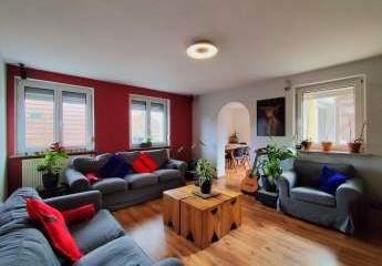 Ihre Wohlfühloase in Bischberg: Modernisiertes Platzwunder, Kaminzauber und XXL-Terrasse!