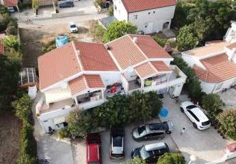 Ferienapartmenthaus mit 4 Wohnungen in Kroatien