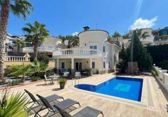 Traumhafte Villa mit Panoramablick in Kargicak, Alanya